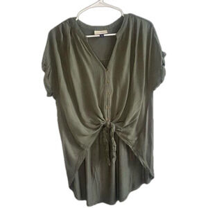 UNIVERSALTHREAD dark hunter green hi low top short sleeve // L